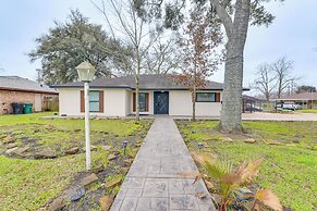 Modern Oasis w/ Outdoor Lounge in Houston!