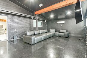 Modern Oasis w/ Outdoor Lounge in Houston!