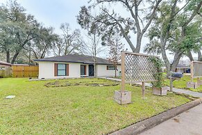 Modern Oasis w/ Outdoor Lounge in Houston!