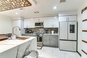 Modern Oasis w/ Outdoor Lounge in Houston!