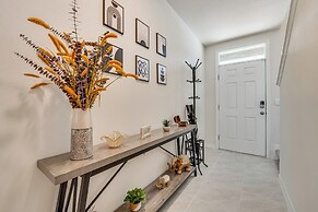 Davenport Home w/ Pool Access & Patio!