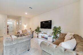 Davenport Home w/ Pool Access & Patio!