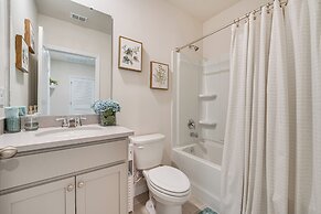 Davenport Home w/ Pool Access & Patio!