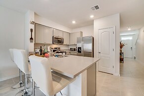 Davenport Home w/ Pool Access & Patio!