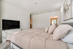 Davenport Home w/ Pool Access & Patio!