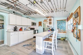 6 Mi to Beach: Riverfront Home in Ruskin!