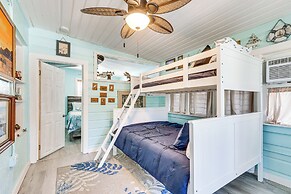 6 Mi to Beach: Riverfront Home in Ruskin!