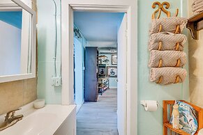 6 Mi to Beach: Riverfront Home in Ruskin!