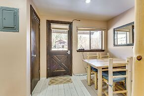 < Half-mi to Red River Ski Area: Townhome w/ Patio