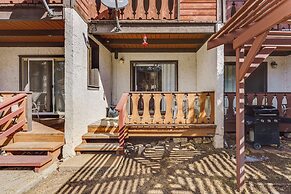 < Half-mi to Red River Ski Area: Townhome w/ Patio