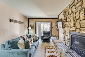 < Half-mi to Red River Ski Area: Townhome w/ Patio