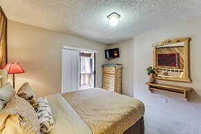 < Half-mi to Red River Ski Area: Townhome w/ Patio