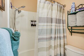 < Half-mi to Red River Ski Area: Townhome w/ Patio