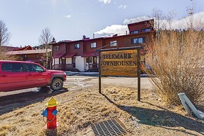 < Half-mi to Red River Ski Area: Townhome w/ Patio