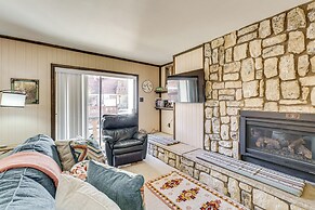 < Half-mi to Red River Ski Area: Townhome w/ Patio