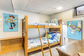 7 Mi to Dtwn Denver: Home w/ Large Yard!