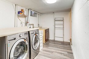7 Mi to Dtwn Denver: Home w/ Large Yard!