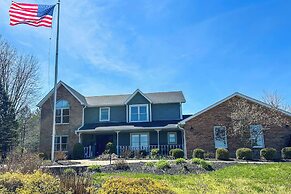 Family Retreat in Beavercreek Area w/ Large Yard!