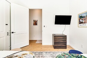 Hot Tub & Fire Pit: 'evergreen Escape' in Bastrop!