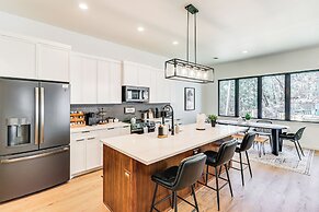 Hot Tub & Fire Pit: 'evergreen Escape' in Bastrop!