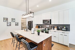 Hot Tub & Fire Pit: 'evergreen Escape' in Bastrop!