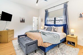 Hot Tub & Fire Pit: 'evergreen Escape' in Bastrop!