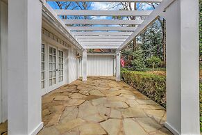 Mid-century Bungalow in the Heart of Buckhead!