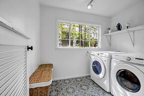 Mid-century Bungalow in the Heart of Buckhead!