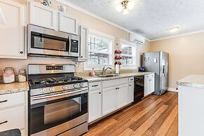 7 Mi to Lake Chatuge: Creekside Cabin w/ Decks!