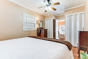 7 Mi to Lake Chatuge: Creekside Cabin w/ Decks!