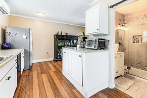 7 Mi to Lake Chatuge: Creekside Cabin w/ Decks!