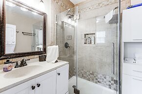 7 Mi to Lake Chatuge: Creekside Cabin w/ Decks!