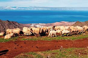 Seaside Bliss Villa in Fagajesto