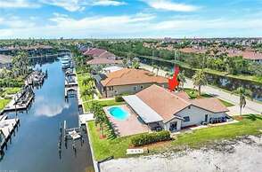 Oceanfront Retreat in Fort Myers - 3 Bedrooms, Private Pool