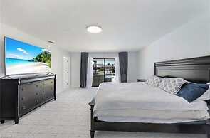 Oceanfront Retreat in Fort Myers - 3 Bedrooms, Private Pool