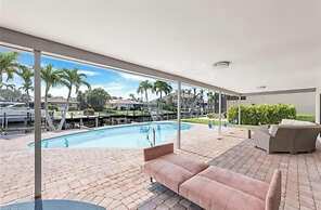 Oceanfront Retreat in Fort Myers - 3 Bedrooms, Private Pool
