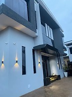 C33 Apartment And Suites