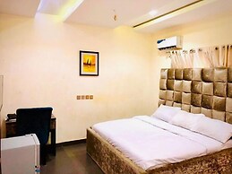 C33 Apartment And Suites