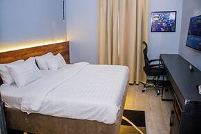 C33 Apartment And Suites