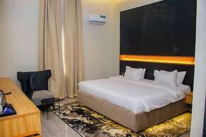 C33 Apartment And Suites