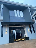 C33 Apartment And Suites
