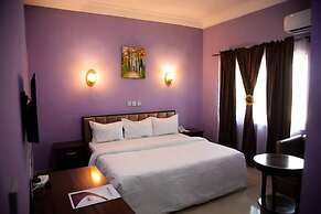 C33 Apartment And Suites