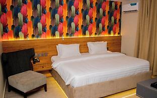 C33 Apartment And Suites