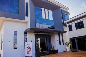 C33 Apartment And Suites
