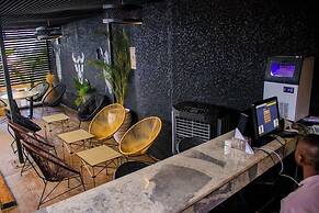 C33 Apartment And Suites