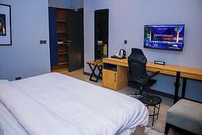 C33 Apartment And Suites