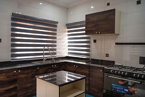 C33 Apartment And Suites