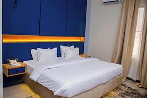 C33 Apartment And Suites