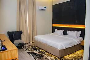 C33 Apartment And Suites