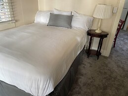 Carmel Dolores Cottages